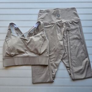 Wear Wolf 2pc Beige/Tan Activewear Set Sports Bra And Leggings Womens Small